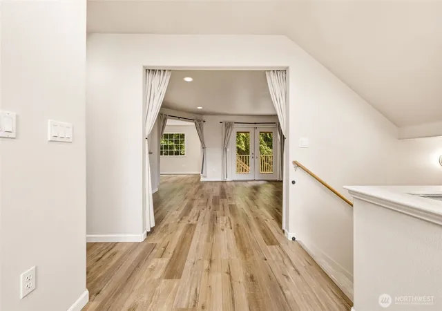 Photo 3 of Single family home for sale at 4729 Seahurst Ave, Everett, WA 98203 | MLS# NWM2557338 | Listing updated on 2026-09-23