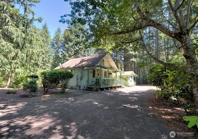 Photo 4 of Sale Pending at 71 E Leisure Ln, Grapeview, WA 98546 | MLS# NWM2557344 | Listing updated on 2026-09-25