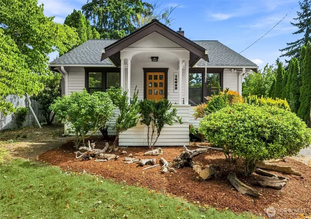 Photo 2 of Single family home for sale at 14622 18th Avenue Sw, Burien, WA 98166 | MLS# NWM2557348 | Listing updated on 2026-09-24