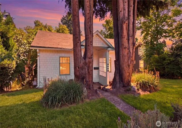 Photo 3 of Sale Pending at 7730 17th Avenue Ne, Seattle, WA 98115 | MLS# NWM2557367 | Listing updated on 2026-09-25