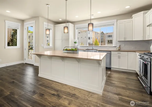 Photo 2 of Condo for sale at 1315 139 Place Sw, Lynnwood, WA 98087 | MLS# NWM2557420 | Listing updated on 2026-09-25