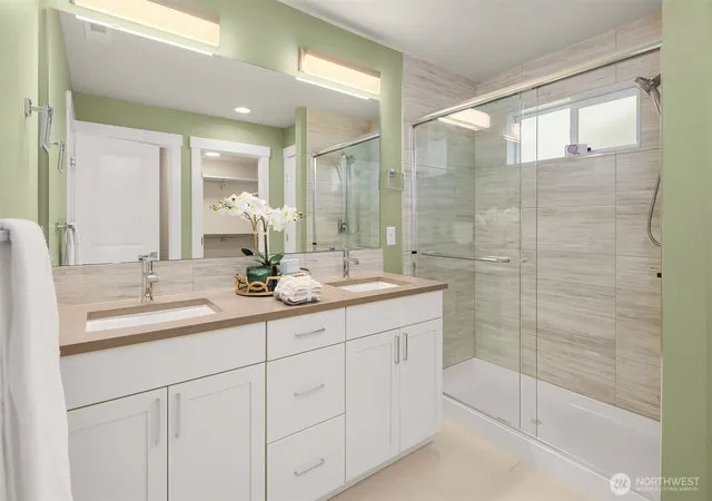 Photo 4 of Condo for sale at 1315 139 Place SW, Lynnwood, WA 98087 | MLS# NWM2557420 | Listing updated on 2026-09-25