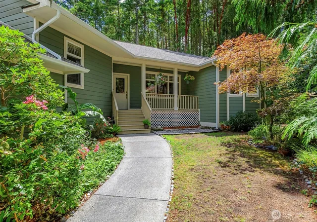 Photo 3 of Sale Pending at 155 Louisa St, Port Townsend, WA 98368 | MLS# NWM2557424 | Listing updated on 2026-09-25