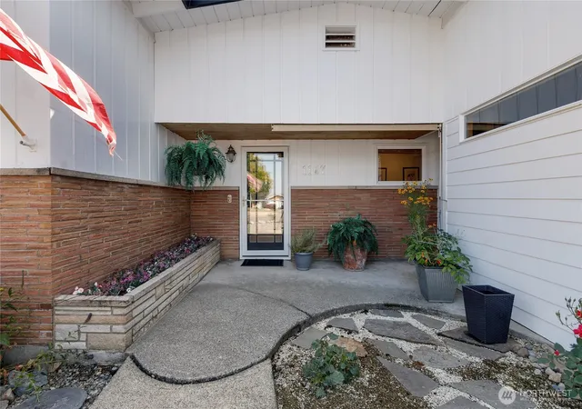 Photo 3 of Single family home for sale at 1167 Mckinley St, Enumclaw, WA 98022 | MLS# NWM2557502 | Listing updated on 2026-09-25