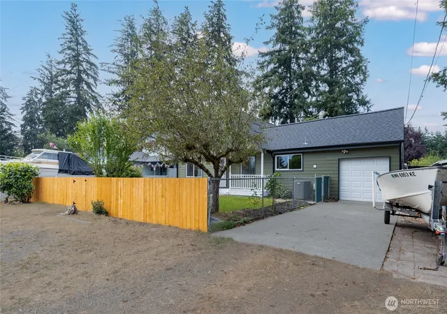 Photo 3 of Single family home for sale at 8407 Winona St Sw, Lakewood, WA 98498 | MLS# NWM2557504 | Listing updated on 2026-09-29