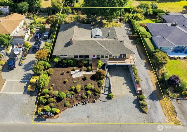 Photo 2 of Sale Pending at 18134 Brittany Dr Sw, Normandy Park, WA 98166 | MLS# NWM2557506 | Listing updated on 2026-09-29