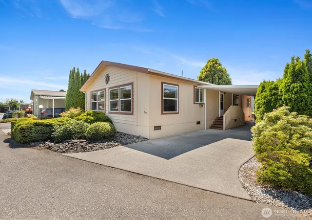 Photo 2 of Manufactured home for sale at 14727 43rd Avenue Ne #52, Marysville, WA 98271 | MLS# NWM2557541 | Listing updated on 2026-09-25