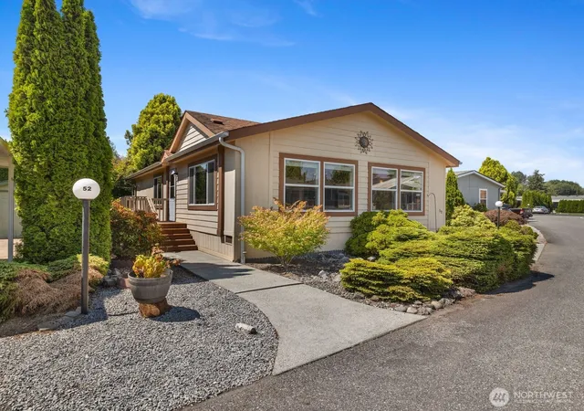 Photo 3 of Manufactured home for sale at 14727 43rd Avenue Ne #52, Marysville, WA 98271 | MLS# NWM2557541 | Listing updated on 2026-09-25