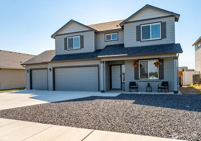 Photo 3 of Single family home for sale at 714 N Doumit Dr, Moses Lake, WA 98837 | MLS# NWM2557543 | Listing updated on 2026-09-25