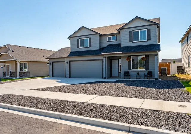 Photo 4 of Single family home for sale at 714 N Doumit Dr, Moses Lake, WA 98837 | MLS# NWM2557543 | Listing updated on 2026-09-25