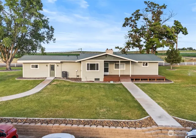 Photo 2 of Single family home for sale at 19621 N Glade Rd, Mesa, WA 99343 | MLS# NWM2557628 | Listing updated on 2026-09-23