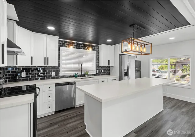 Photo 4 of Manufactured home for sale at 31108 3rd Avenue #327, Black Diamond, WA 98010 | MLS# NWM2557635 | Listing updated on 2026-09-23
