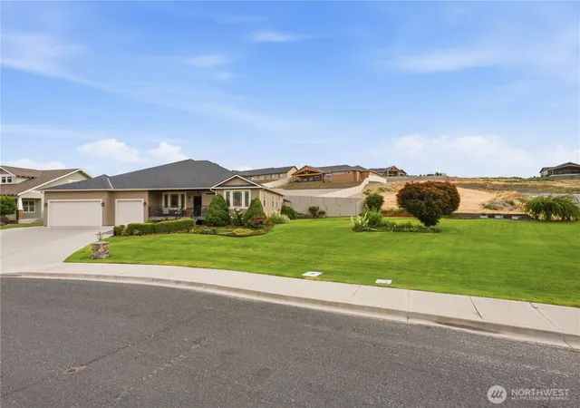 Photo 1 of Single family home for sale at 20 Luther Ct, Malaga, WA 98828 | MLS# NWM2557690 | Listing updated on 2026-09-23