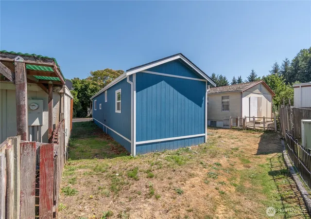 Photo 3 of Manufactured home for sale at 5214 72nd Avenue E #20, Puyallup, WA 98371 | MLS# NWM2557701 | Listing updated on 2026-09-23