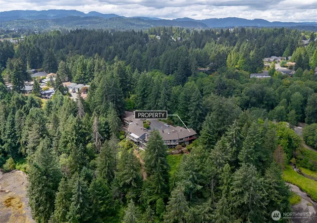 Photo 3 of Condo for sale at 1406 Evergreen Park Ln Sw, Olympia, WA 98502 | MLS# NWM2557703 | Listing updated on 2026-09-23