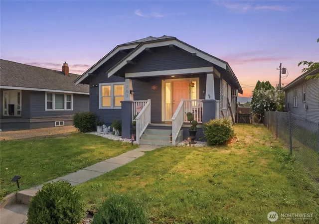 Photo 1 of Single family home for sale at 203 N Emerson Ave, Wenatchee, WA 98801 | MLS# NWM2557714 | Listing updated on 2026-09-23