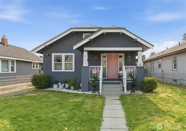 Photo 2 of Single family home for sale at 203 N Emerson Ave, Wenatchee, WA 98801 | MLS# NWM2557714 | Listing updated on 2026-09-23