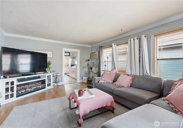 Photo 4 of Single family home for sale at 203 N Emerson Ave, Wenatchee, WA 98801 | MLS# NWM2557714 | Listing updated on 2026-09-23