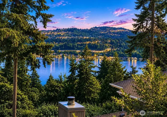 Photo 2 of Single family home for sale at 4739 Fernridge Ln, Mercer Island, WA 98040 | MLS# NWM2557722 | Listing updated on 2026-10-02
