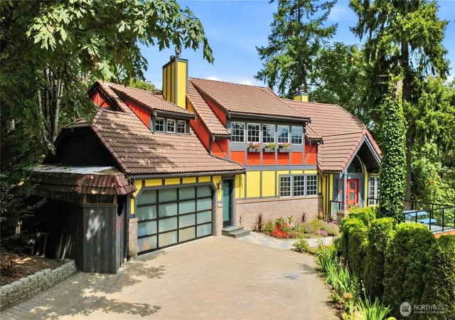 Photo 3 of Single family home for sale at 4739 Fernridge Ln, Mercer Island, WA 98040 | MLS# NWM2557722 | Listing updated on 2026-10-02