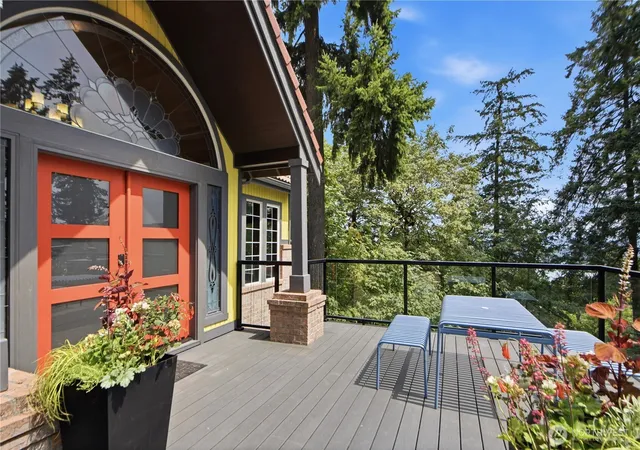 Photo 3 of Single family home for sale at 4739 Fernridge Ln, Mercer Island, WA 98040 | MLS# NWM2557722 | Listing updated on 2026-10-02