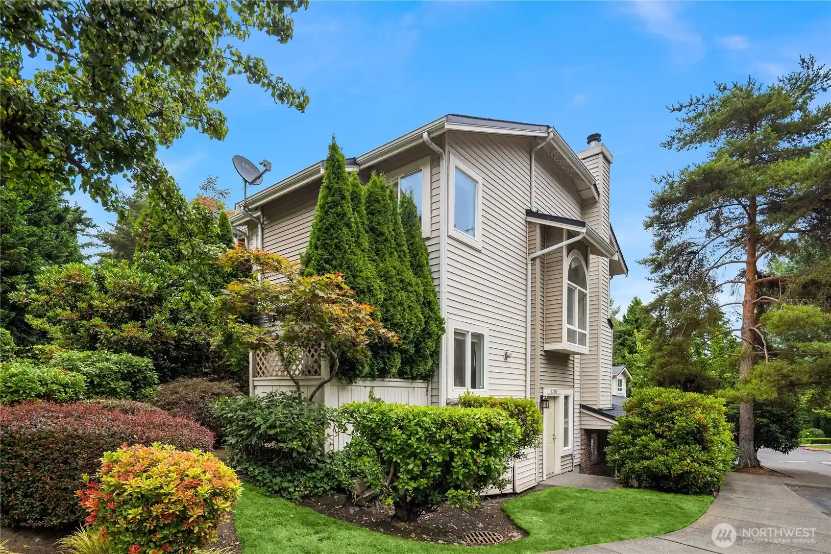 Photo 2 of Townhouse for sale at 12440 Ne 7th Place, Bellevue, WA 98005 | MLS# NWM2557737 | Listing updated on 2026-09-25