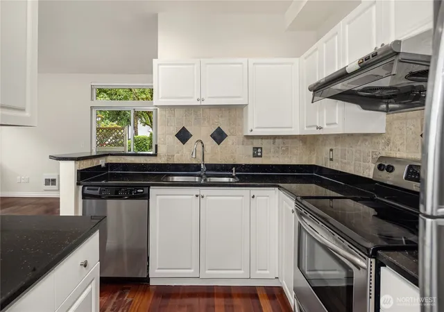 Photo 4 of Townhouse for sale at 12440 NE 7th Place, Bellevue, WA 98005 | MLS# NWM2557737 | Listing updated on 2026-10-03