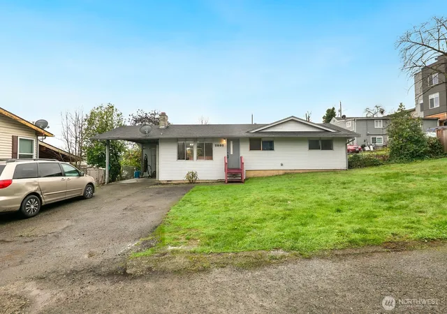 Photo 2 of Single family home for sale at 7537 44th Avenue S, Seattle, WA 98118 | MLS# NWM2557742 | Listing updated on 2026-09-23