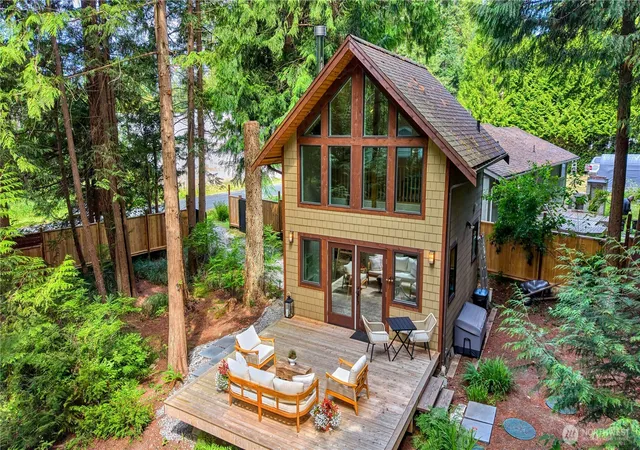 Photo 1 of Single family home for sale at 256 Windsor Dr, Point Roberts, WA 98281 | MLS# NWM2557746 | Listing updated on 2026-10-17