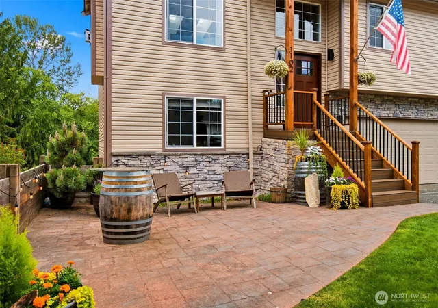 Photo 3 of Single family home for sale at 1102 20th Street, Snohomish, WA 98290 | MLS# NWM2557748 | Listing updated on 2026-09-23