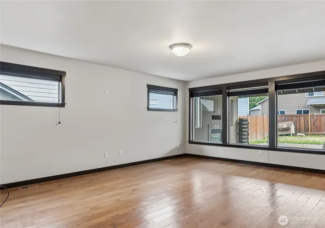 Photo 3 of Single family home for sale at 310 Leann St, Mount Vernon, WA 98274 | MLS# NWM2557756 | Listing updated on 2026-09-25