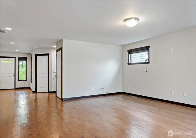 Photo 4 of Single family home for sale at 310 Leann St, Mount Vernon, WA 98274 | MLS# NWM2557756 | Listing updated on 2026-09-25