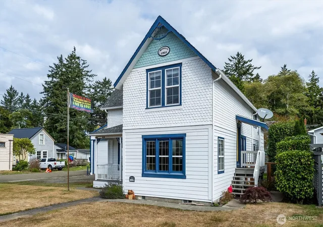 Photo 2 of Single family home for sale at 304 Spruce St E, Ilwaco, WA 98624 | MLS# NWM2557773 | Listing updated on 2026-09-23