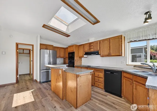 Photo 4 of Manufactured home for sale at 1402 22nd Street NE #546, Auburn, WA 98002 | MLS# NWM2557774 | Listing updated on 2026-09-23
