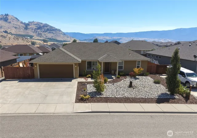 Photo 1 of Single family home for sale at 434 N Wilson St, Chelan, WA 98816 | MLS# NWM2557793 | Listing updated on 2026-09-23