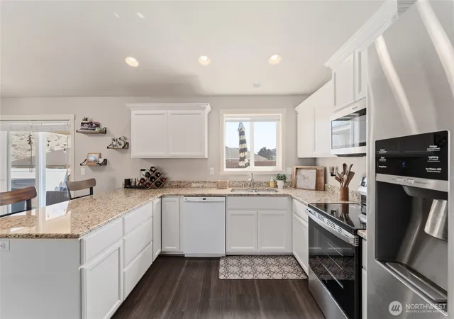 Photo 3 of Single family home for sale at 434 N Wilson St, Chelan, WA 98816 | MLS# NWM2557793 | Listing updated on 2026-09-23