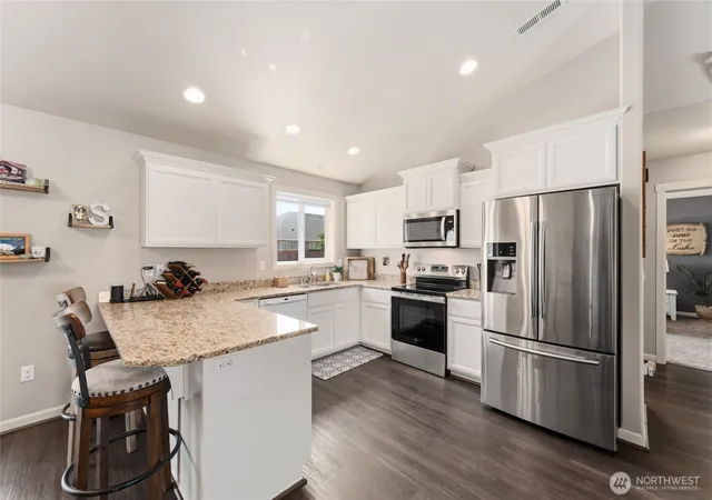 Photo 4 of Single family home for sale at 434 N Wilson St, Chelan, WA 98816 | MLS# NWM2557793 | Listing updated on 2026-09-23