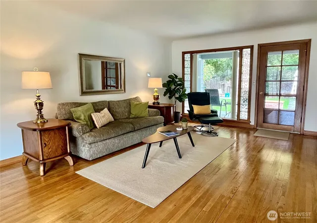 Photo 3 of Single family home for sale at 315 E Maple St, Walla Walla, WA 99362 | MLS# NWM2557815 | Listing updated on 2026-09-26