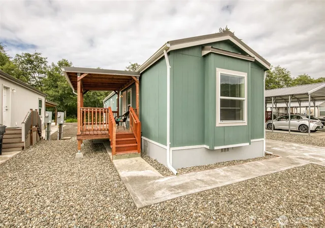 Photo 2 of Manufactured home for sale at 2010 Broadway Ave #9, Hoquiam, WA 98550 | MLS# NWM2557822 | Listing updated on 2026-09-23