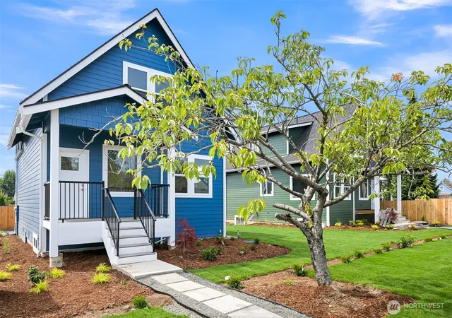 Photo 3 of Single family home for sale at 508 Alabama St, Bellingham, WA 98225 | MLS# NWM2557834 | Listing updated on 2026-09-23