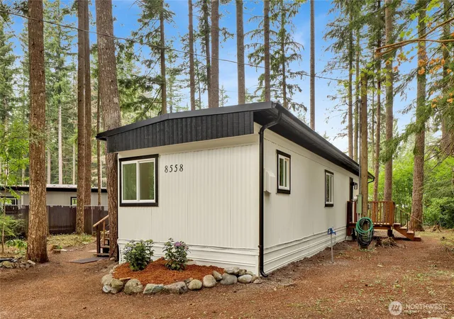 Photo 3 of Manufactured home for sale at 8558 Golden Valley Dr, Maple Falls, WA 98266 | MLS# NWM2557837 | Listing updated on 2026-09-29