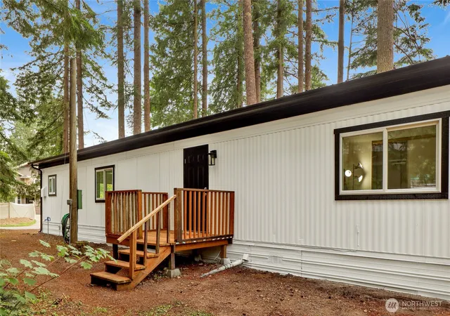 Photo 3 of Manufactured home for sale at 8558 Golden Valley Dr, Maple Falls, WA 98266 | MLS# NWM2557837 | Listing updated on 2026-09-29