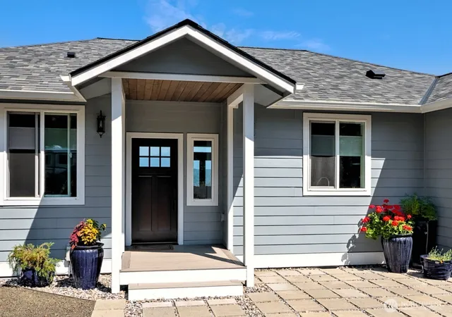 Photo 4 of Single family home for sale at 551 E Hyland Dr, Union, WA 98592 | MLS# NWM2557857 | Listing updated on 2026-09-23