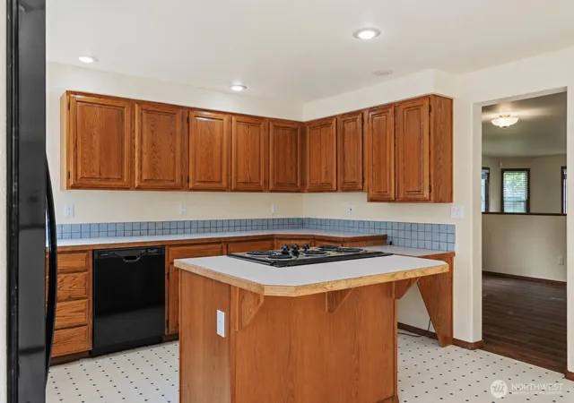 Photo 3 of Single family home for sale at 544 Sw Muzzall St, Oak Harbor, WA 98277 | MLS# NWM2557910 | Listing updated on 2026-09-23