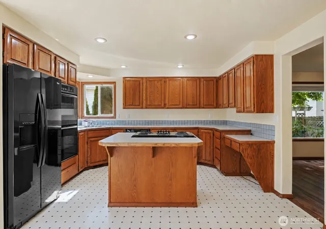 Photo 3 of Single family home for sale at 544 SW Muzzall St, Oak Harbor, WA 98277 | MLS# NWM2557910 | Listing updated on 2026-09-23