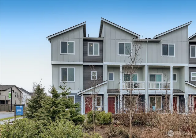 Photo 2 of Single family home for sale at 32390 Vine Ave Se, Black Diamond, WA 98010 | MLS# NWM2557955 | Listing updated on 2026-09-23