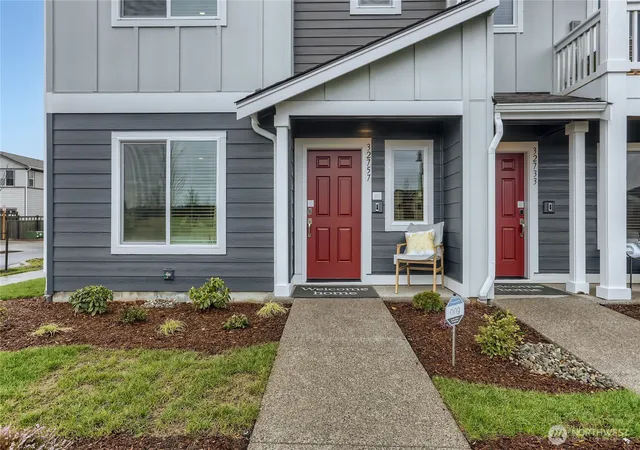 Photo 3 of Single family home for sale at 32390 Vine Ave Se, Black Diamond, WA 98010 | MLS# NWM2557955 | Listing updated on 2026-09-23
