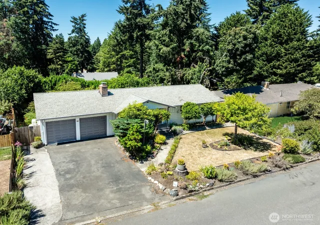 Photo 2 of Single family home for sale at 30633 4th Avenue S, Federal Way, WA 98003 | MLS# NWM2557960 | Listing updated on 2026-09-23