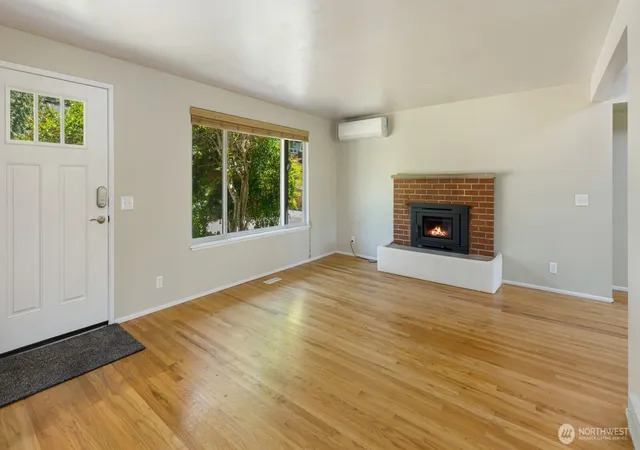 Photo 3 of Single family home for sale at 30633 4th Avenue S, Federal Way, WA 98003 | MLS# NWM2557960 | Listing updated on 2026-09-23