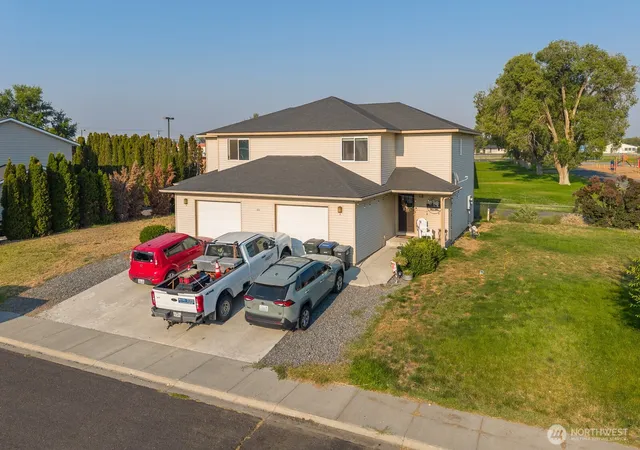 Photo 4 of Townhouse for sale at 1331 S Shaker Pl, Moses Lake, WA 98837 | MLS# NWM2557972 | Listing updated on 2026-09-23